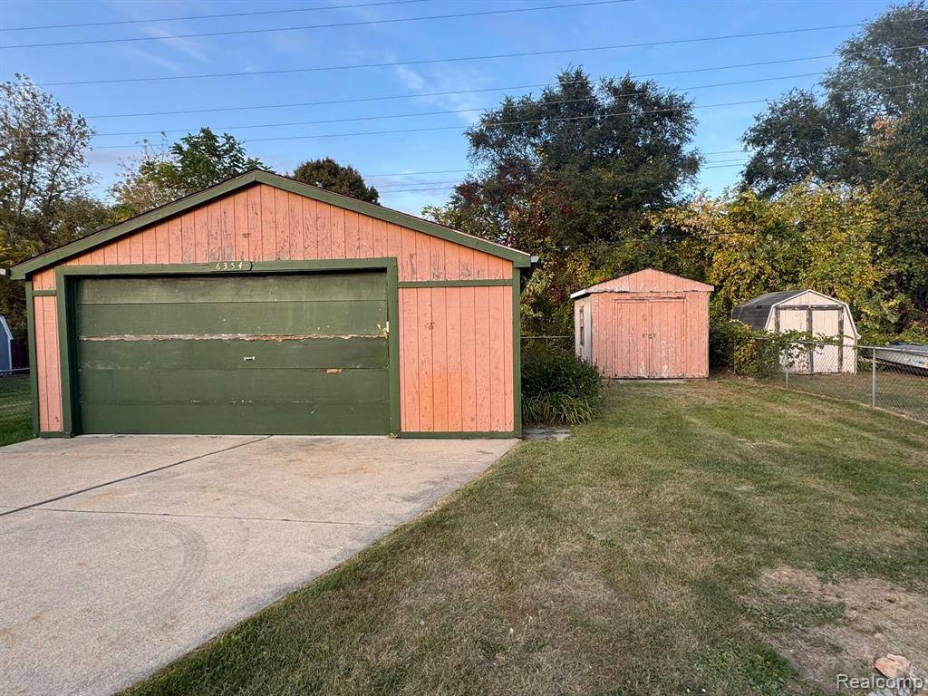 Waterford, MI 48329 1374,6354 SALINE Drive