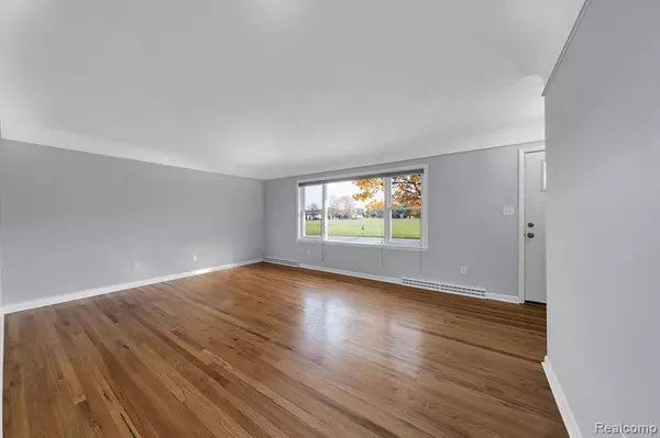 Auburn Hills, MI 48326 3247,286 Schoolcraft Street