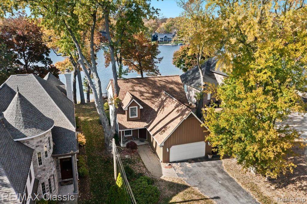3238 EDGEWOOD PARK Drive, Commerce Twp, MI 48382 4431
