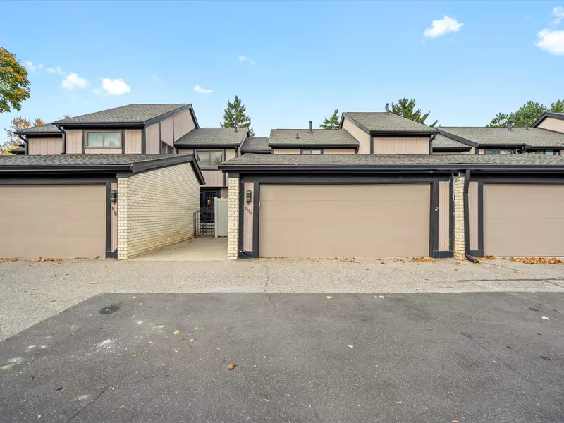 5176 ROCK Run, West Bloomfield, MI 48322 2123