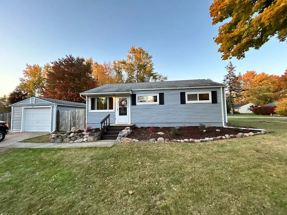 Walled Lake, MI 48390 2513,1195 ANNJO Street