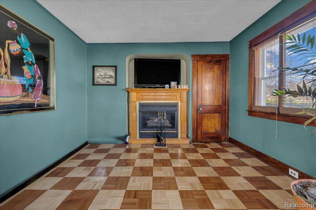 Grosse Pointe, MI 48230 1066,1449 WAYBURN Street