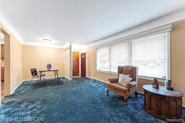 Allen Park, MI 48101 2248,7614 ROBINSON Avenue