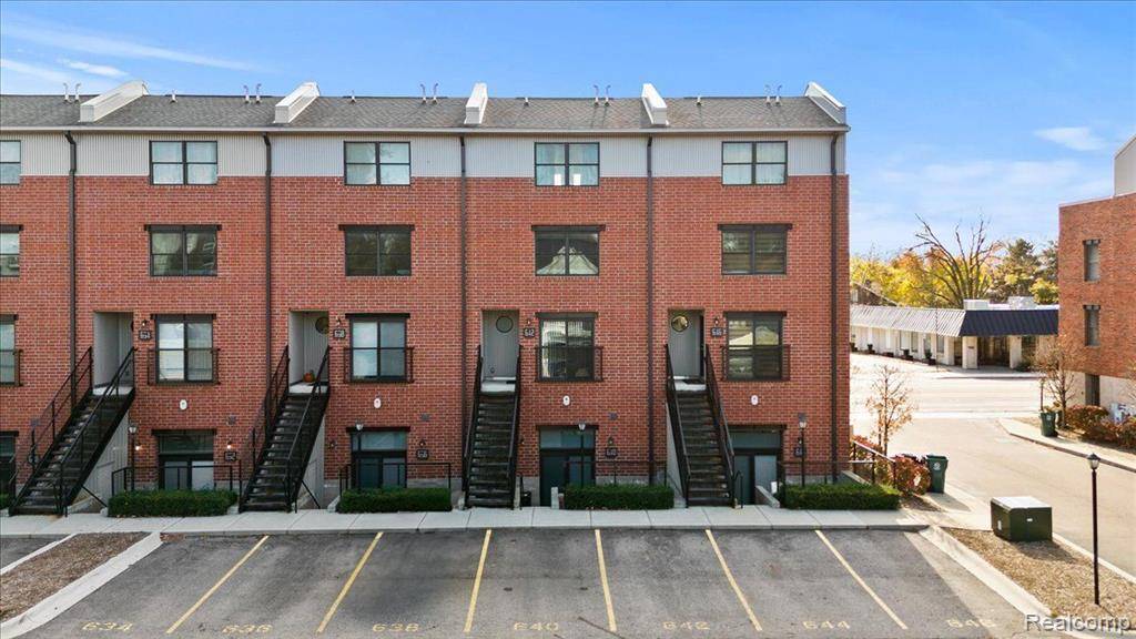 Royal Oak, MI 48067 2202,640 W 11 Mile Road