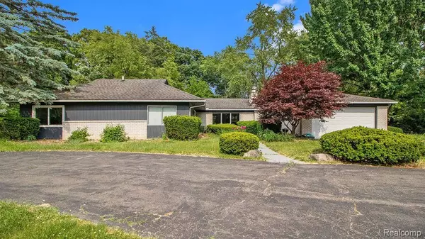 5743 KENMOOR Road,  Bloomfield Hills,  MI 48301 1019