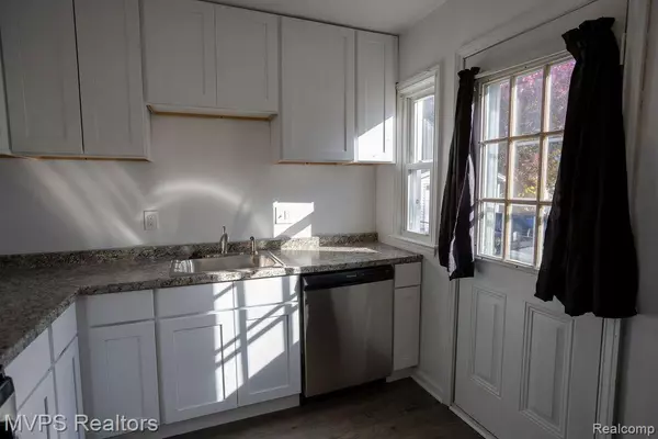 Harper Woods, MI 48225 2113,18997 ROSCOMMON Street