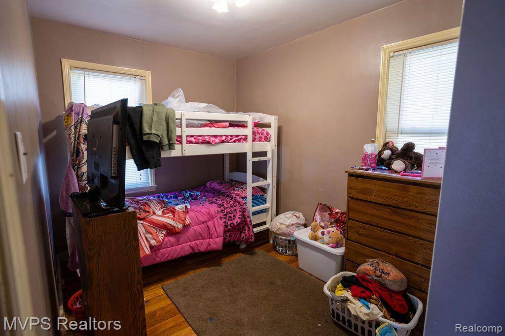 Harper Woods, MI 48225 2113,19007 ROSCOMMON Street