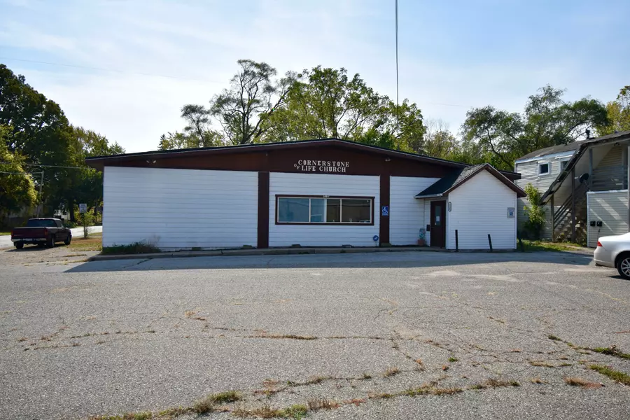 1250 E SUPERIOR Street, Alma, MI 48801 2658