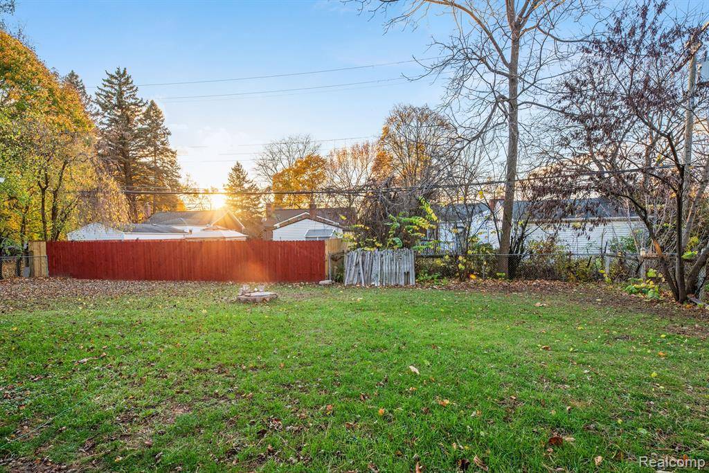 Redford, MI 48239 2952,14137 BEECH DALY Road