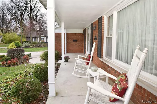 Troy, MI 48084 2708,3311 MEDFORD Drive