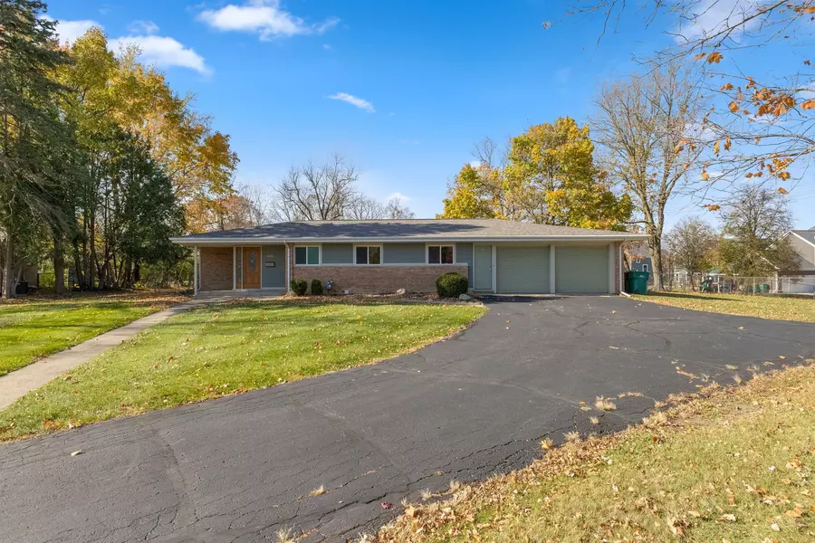 446 LINDEN Court, Saline, MI 48176 1117