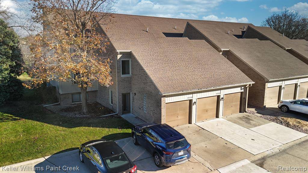 Clinton Township, MI 48038 1774,42378 LOCHMOOR Street