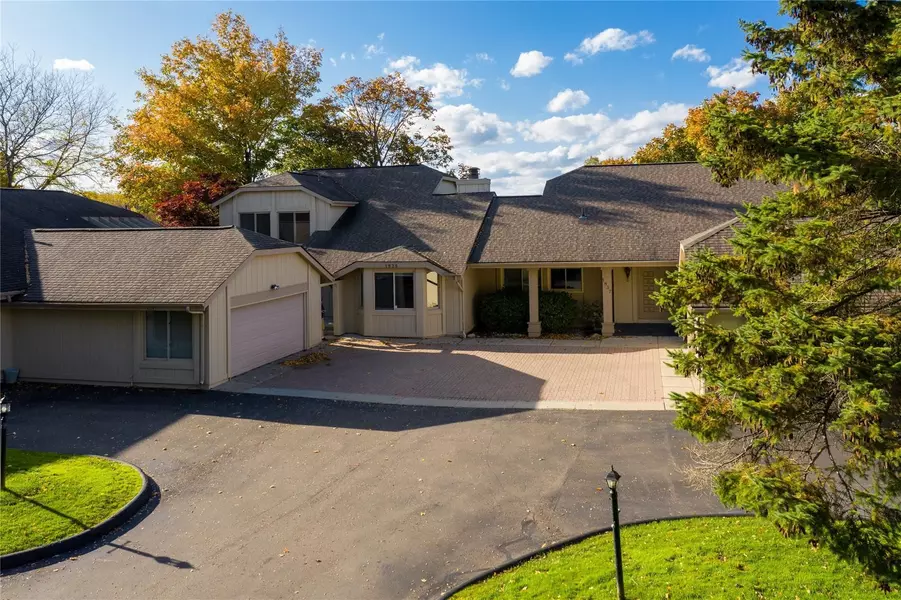 1835 GOLF RIDGE Drive, Bloomfield Hills, MI 48302 1721