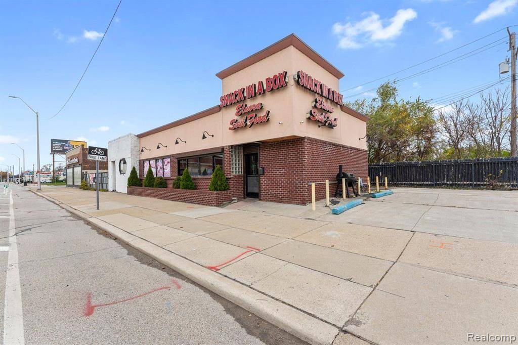 Detroit, MI 48216 1007,3526 MICHIGAN Avenue