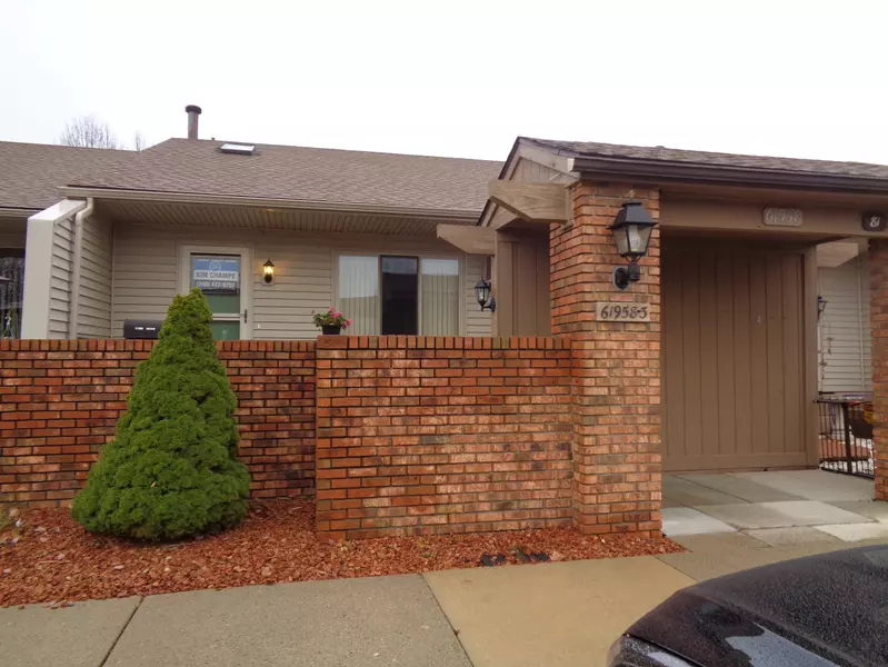 61958 TICONDEROGA Drive, South Lyon, MI 48178