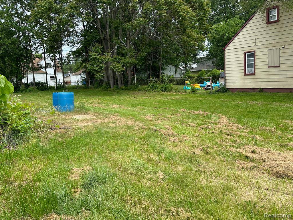 Dearborn Heights, MI 48125 1527,0000 ETON Avenue