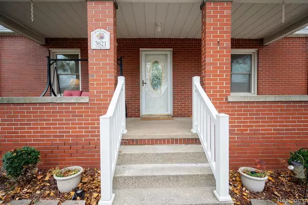 Wyandotte, MI 48192 6807,3821 6TH Street