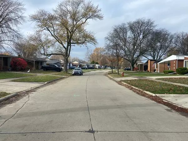 Saint Clair Shores, MI 48080 3871,22924 SAINT JOAN Street