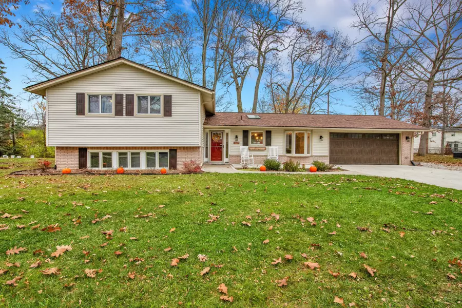 8752 WOODSIDE Drive, Grosse Ile, MI 48138 1708