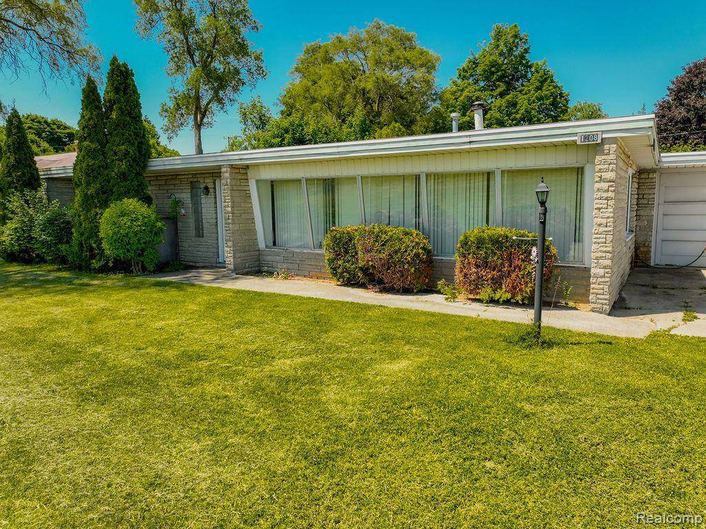 Lapeer, MI 48446 3704,1208 S LAPEER Road