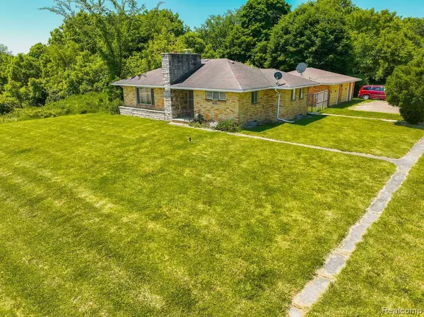 1224 S LAPEER Road, Lapeer, MI 48446 3704