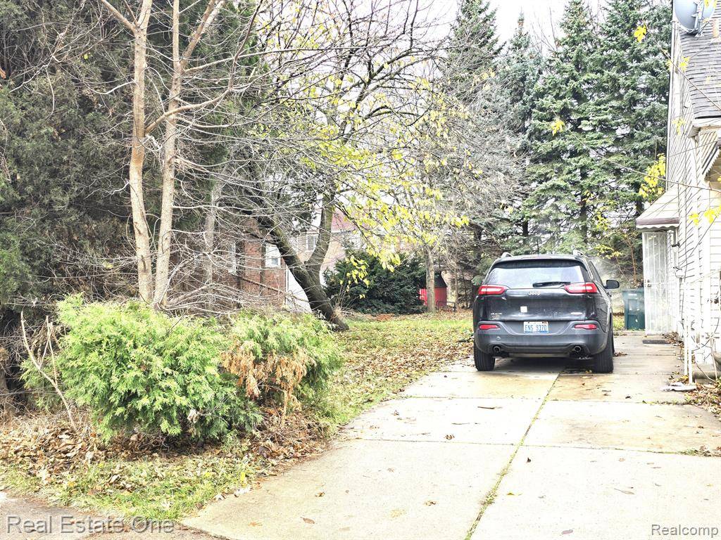 Dearborn, MI 48120 1632,2137 RIVERSIDE