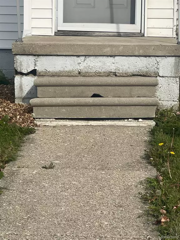 Harper Woods, MI 48225 2101,18533 ELKHART Street