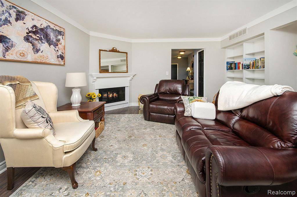 Northville, MI 48167 1058,876 YORKTOWN Court