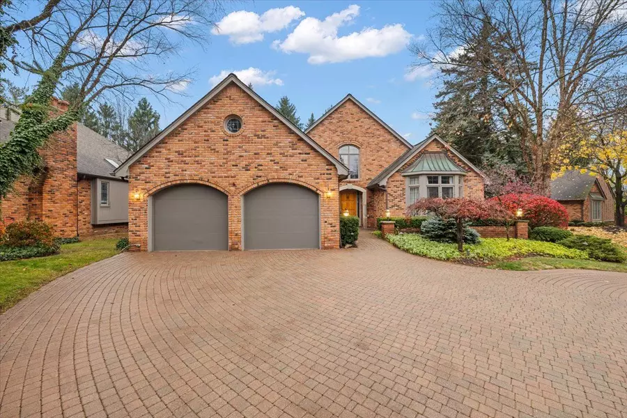 5579 Pine Brooke Court, Bloomfield Hills, MI 48304