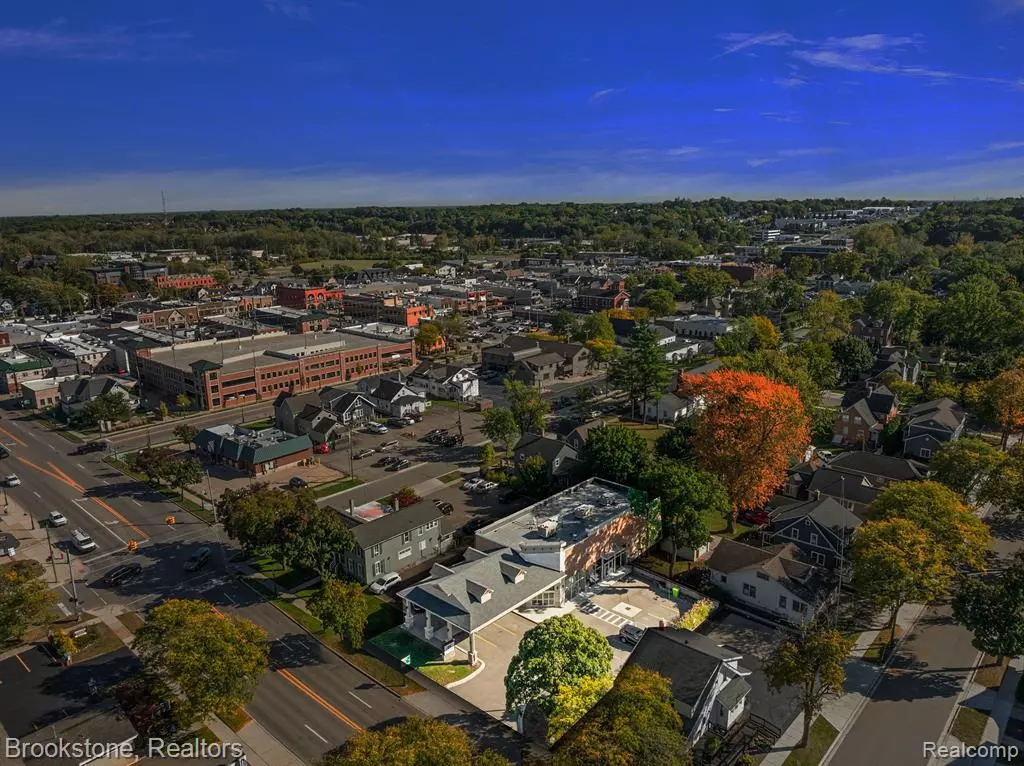 Rochester, MI 48307 1942,311 W UNIVERSITY Drive
