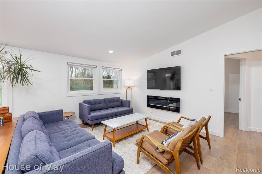 Troy, MI 48084 2629,835 NORWICH Drive