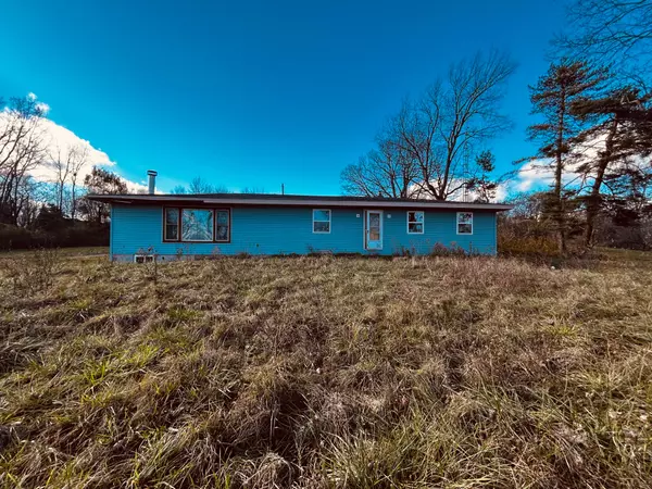 2019 GRAY Road, Lapeer, MI 48446 8903