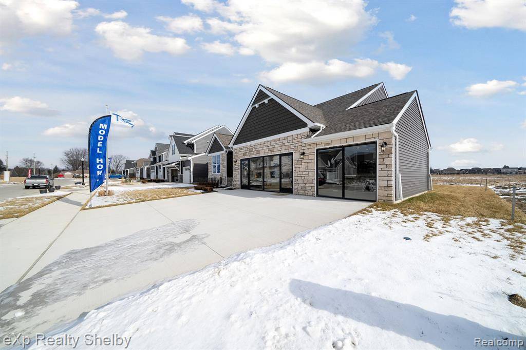 Macomb, MI 48042 1320,52600 WELLINGTON VALLEY Drive