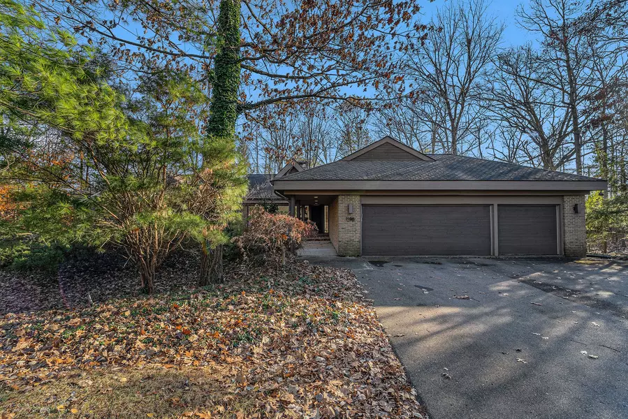 1195 BANBURY Circle, Bloomfield Hills, MI 48302 1905