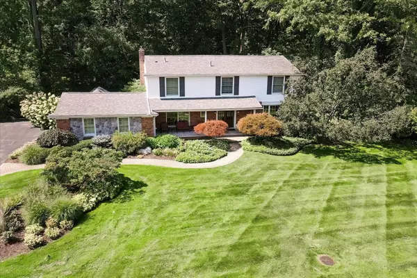 2463 HUNT CLUB Drive, Bloomfield Hills, MI 48304 2305