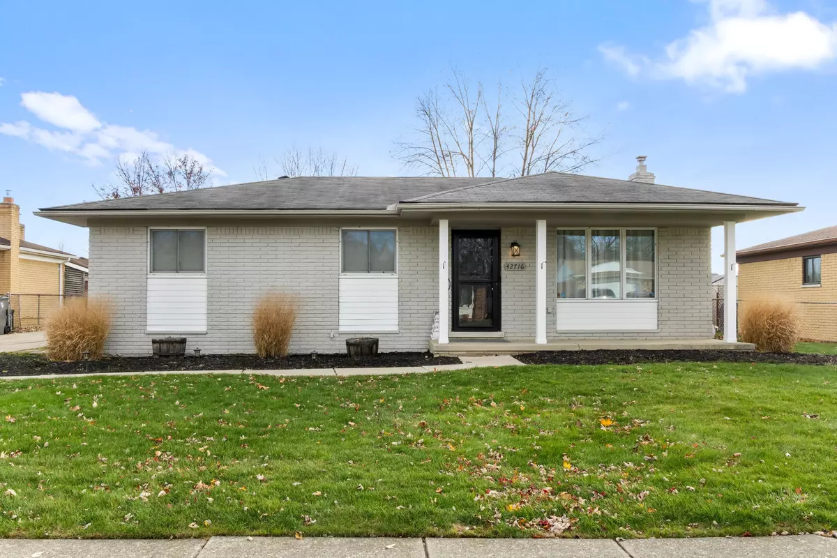 Clinton Township, MI 48038 5420,42716 E WINDS Drive