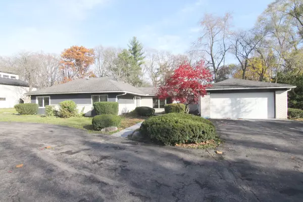 5743 KENMOOR Road, Bloomfield Hills, MI 48301 1019