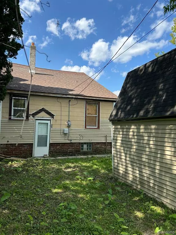 Detroit, MI 48213 1802,12584 WADE Street