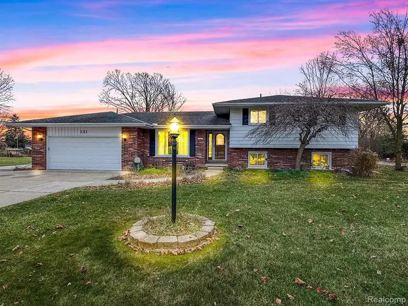 131 LANGE Drive, Troy, MI 48098 4669