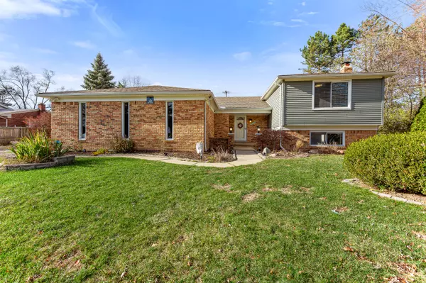 121 NOTTINGHAM Court, Troy, MI 48085 3238