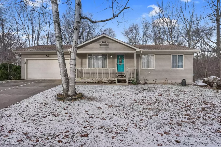 643 Cranbourne, Commerce Twp, MI 48382