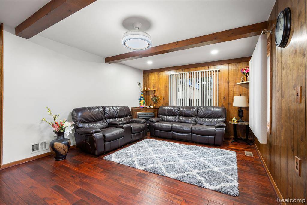 Troy, MI 48098 2951,200 FLORENCE Drive