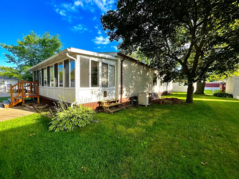 3333 RAVENSWOOD Road, Marysville, MI 48040 1168