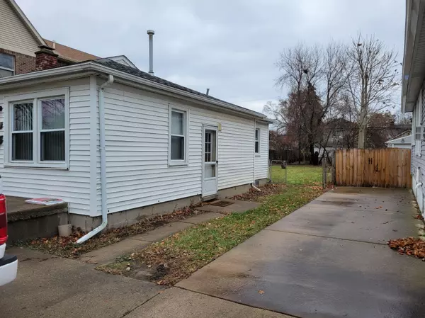 Dearborn Heights, MI 48127 3149,5688 COLONIAL Street