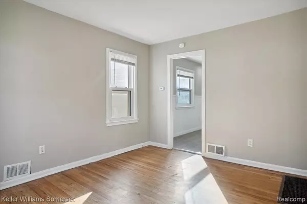 Harper Woods, MI 48225 1159,20488 HOLLYWOOD Street