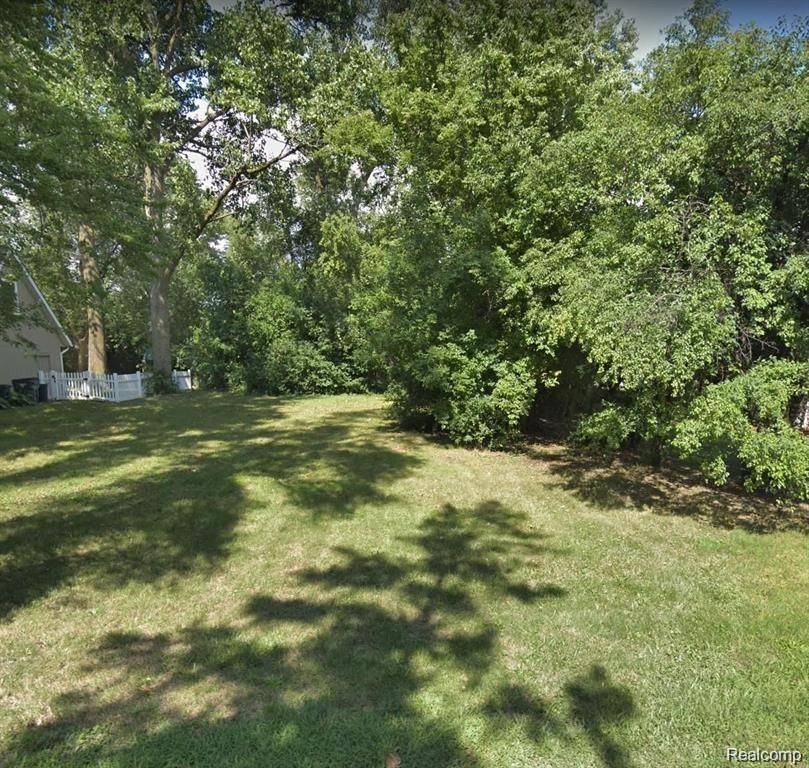 2283 SOMERSET Road, Bloomfield Hills, MI 48302 0668
