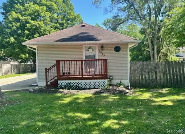 9325 COMMERCE Road, Commerce Twp, MI 48382 4221