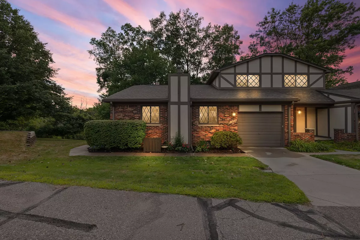 Rochester Hills, MI 48309 3303,1980 PONDVIEW Court