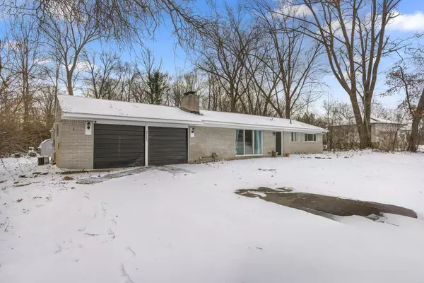 28045 W GREENMEADOW Circle, Farmington Hills, MI 48334 5159