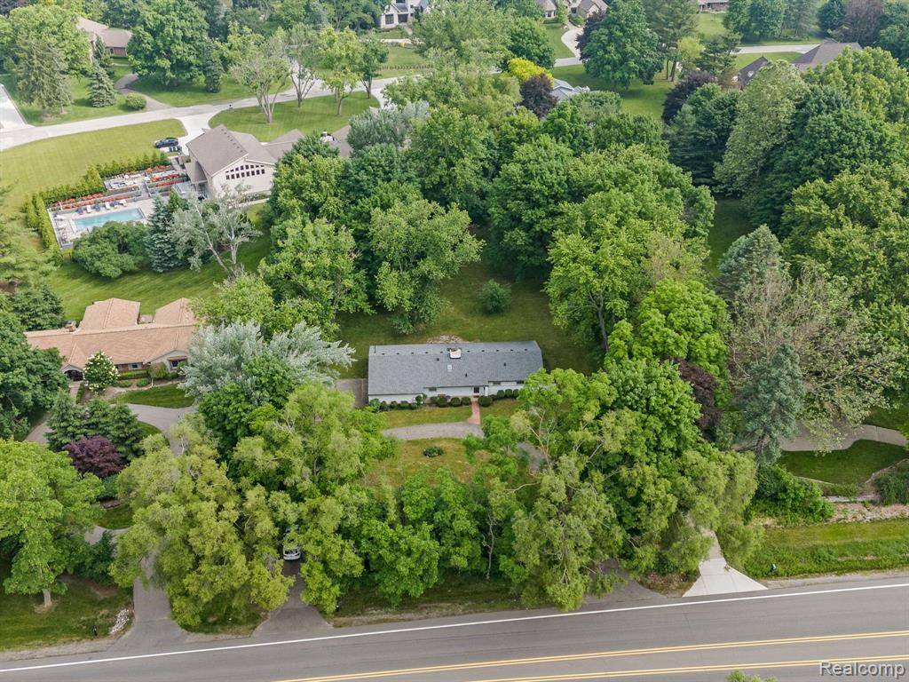 Bloomfield Hills, MI 48301 1413,4550 W MAPLE Road